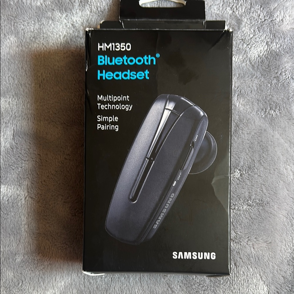 Samsung Black Wireless Headset Sleek Design